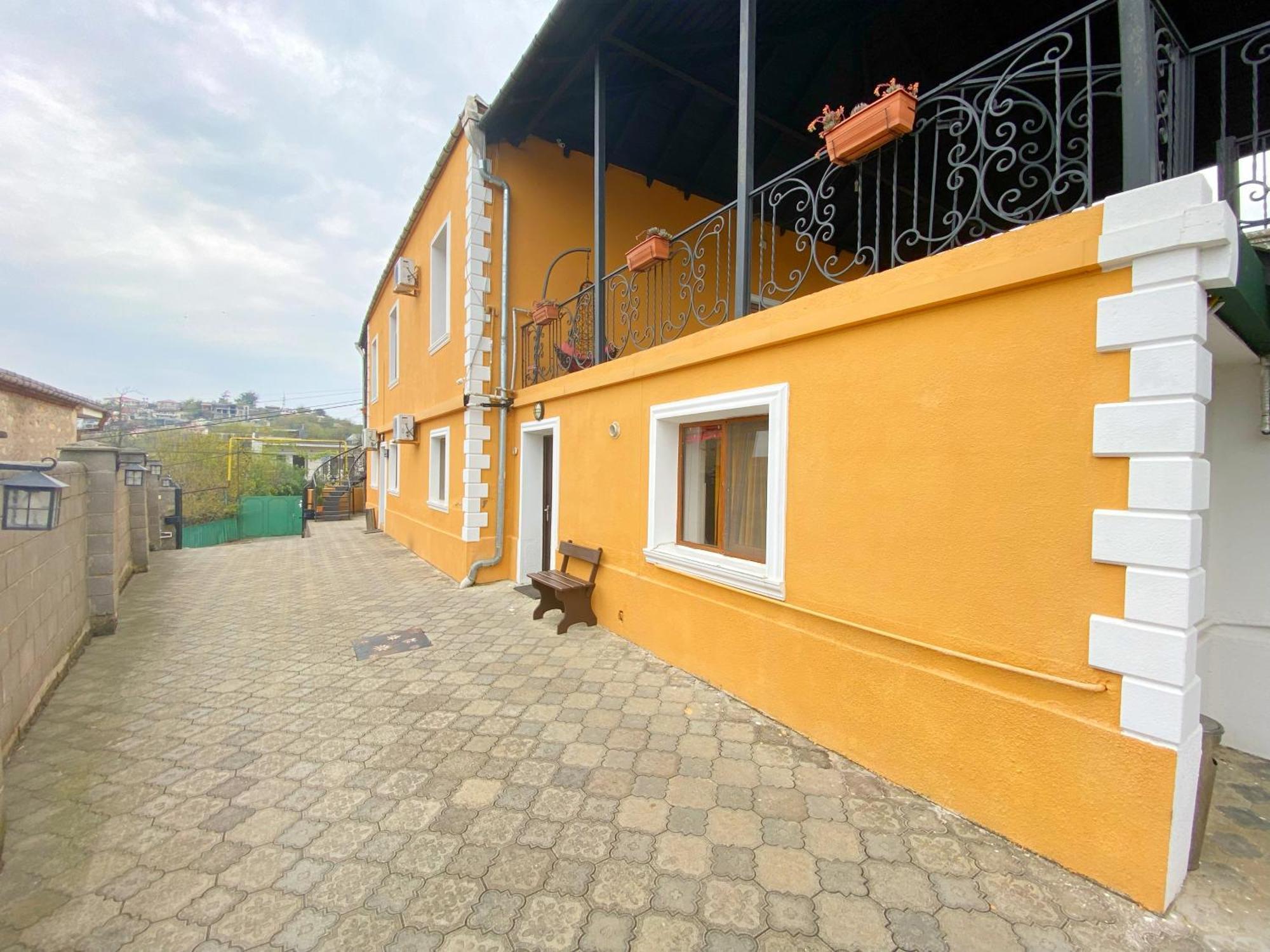 Hotel Orange Kutaisi Exterior photo